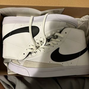 Nike Blazer size 7y New never worn
